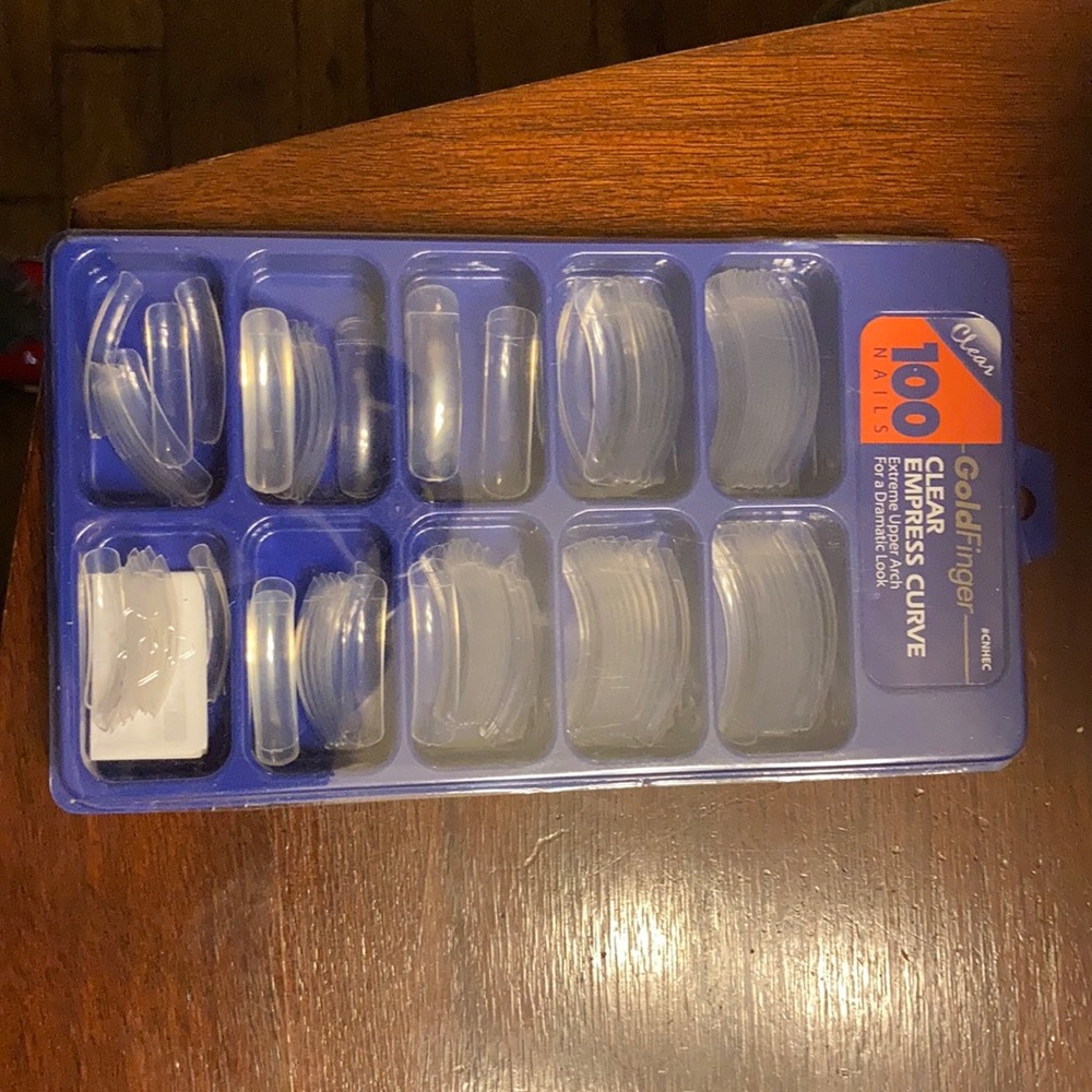 BN 100 Clear Empress Curve Nail Tips.